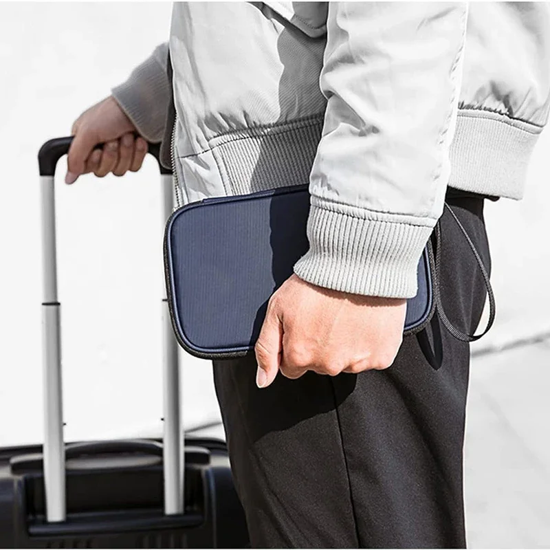 Lekki pokrowiec na paszport po – Men Accessories Wrist recenzja i cena